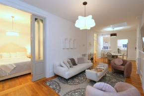 Queen Anne's Condo